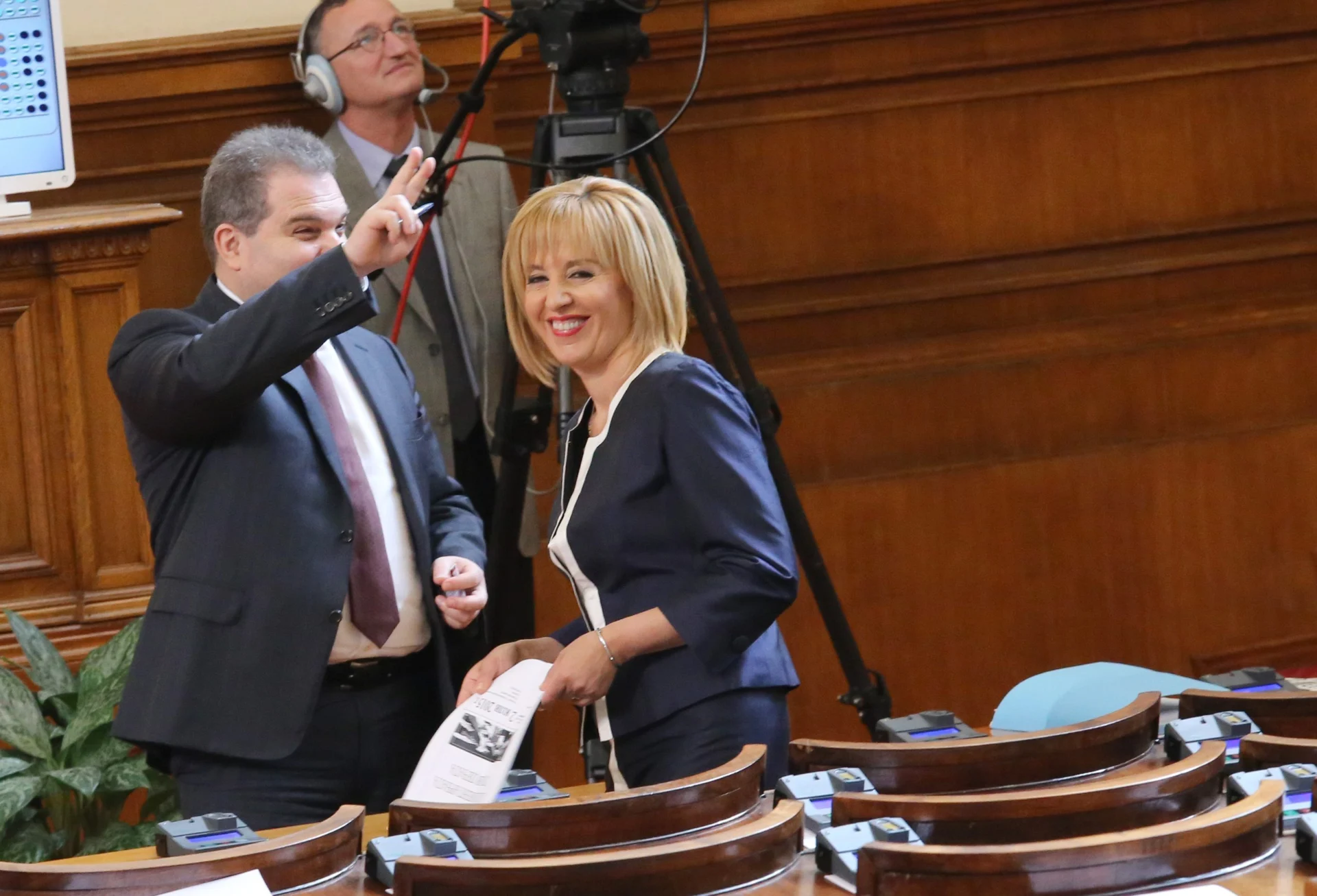 Парламент Гроздан Караджов Мая Манолова