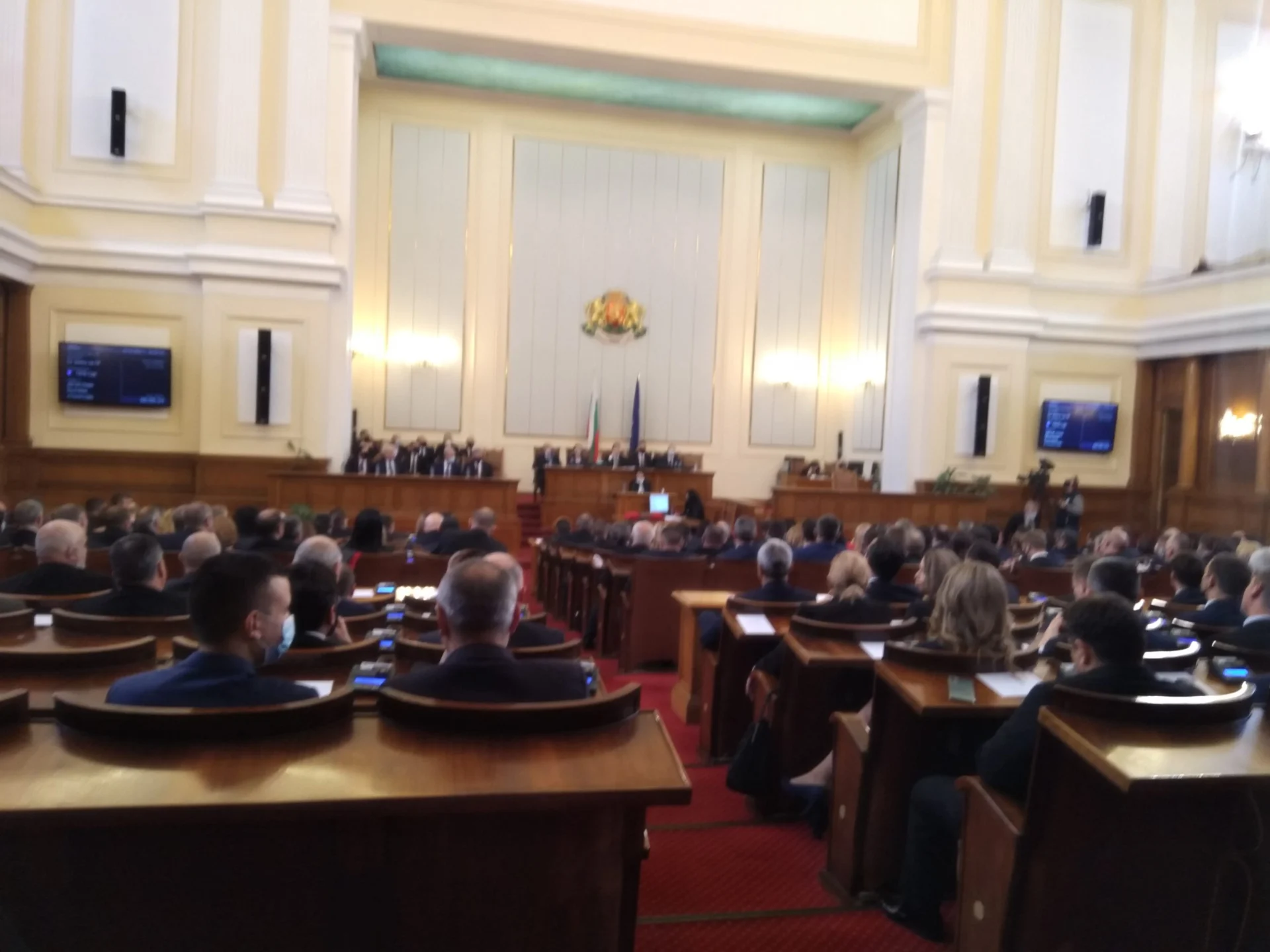Парламент избор на ново правителство