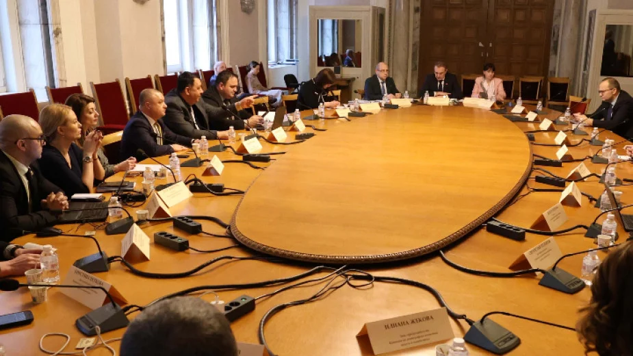 Парламентарната Комисия по демографската политика, децата и семейството прие на първо гласуване проект за промени в Закона за закрила на детето