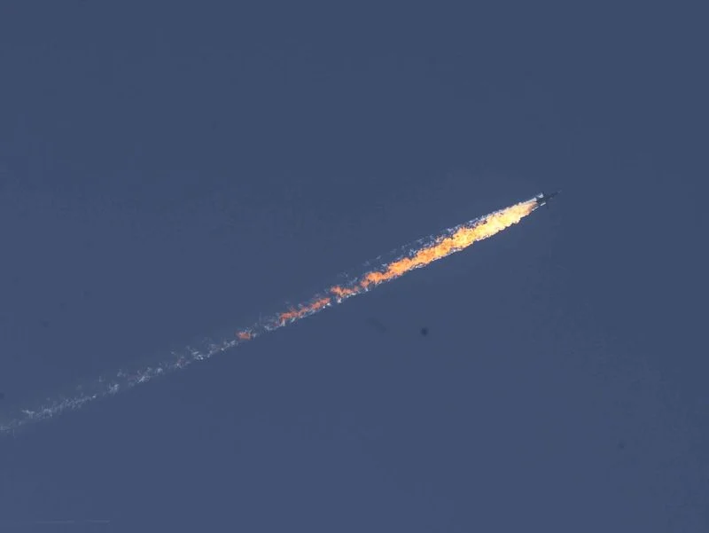 Турция свали неидентифициран военен самолет по границата със Сирия