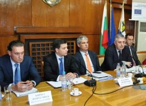Министерството на труда и социалната политика е готово да сключи споразумение в рамките на тристранния формат