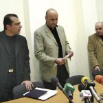 Отстраненият шеф на ГДБОП Станимир Флоров (в средата) ще обяснява на Пепи Еврото взел ли е преди 13 години 20 000 марки подкуп.