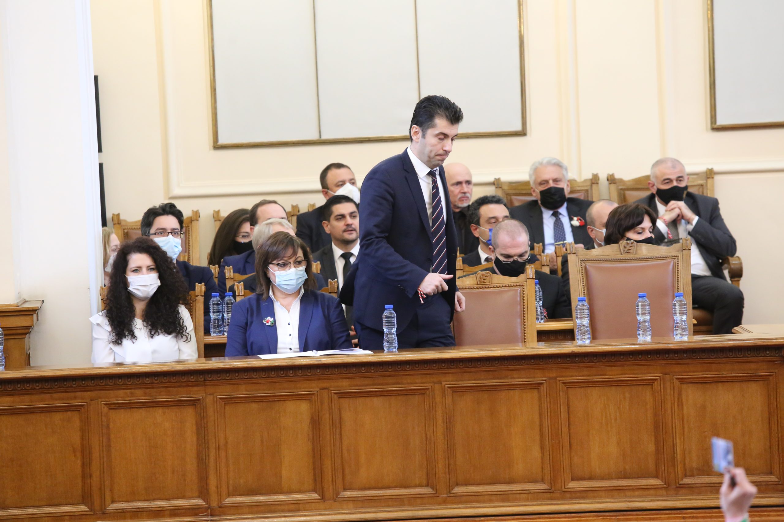 Парламент Смяна на министър на отбраната Кирил Петков
