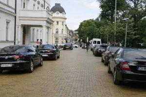 Парламент автомобили коли парламентарни