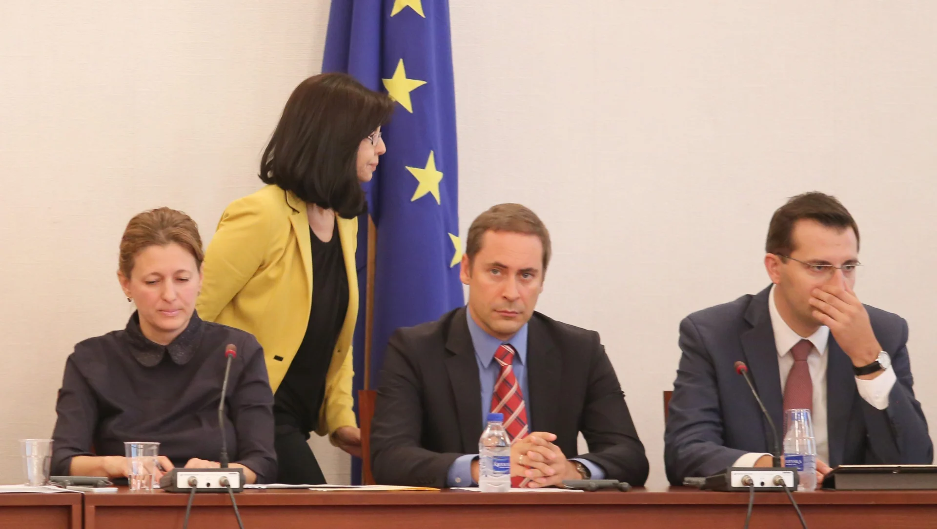 Парламент Комисия по външна политика