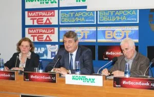 БТА пресконференция Софийската стокова борса представи годишния си отчет. Антонина БелопитоваВасил Симов - гл. изп. дир. на Софийска стокова борсаСимеон Елазаров - изп. дир. на Софийска стокова борса