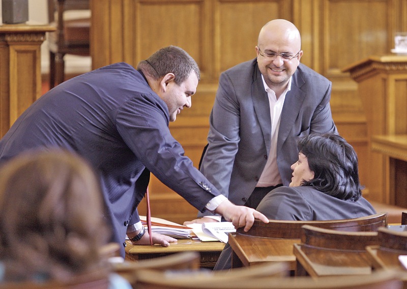 Делян Пеевски отново се е запътил към парламента.