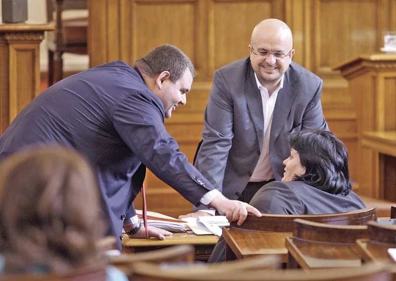 Делян Пеевски отново се е запътил към парламента.