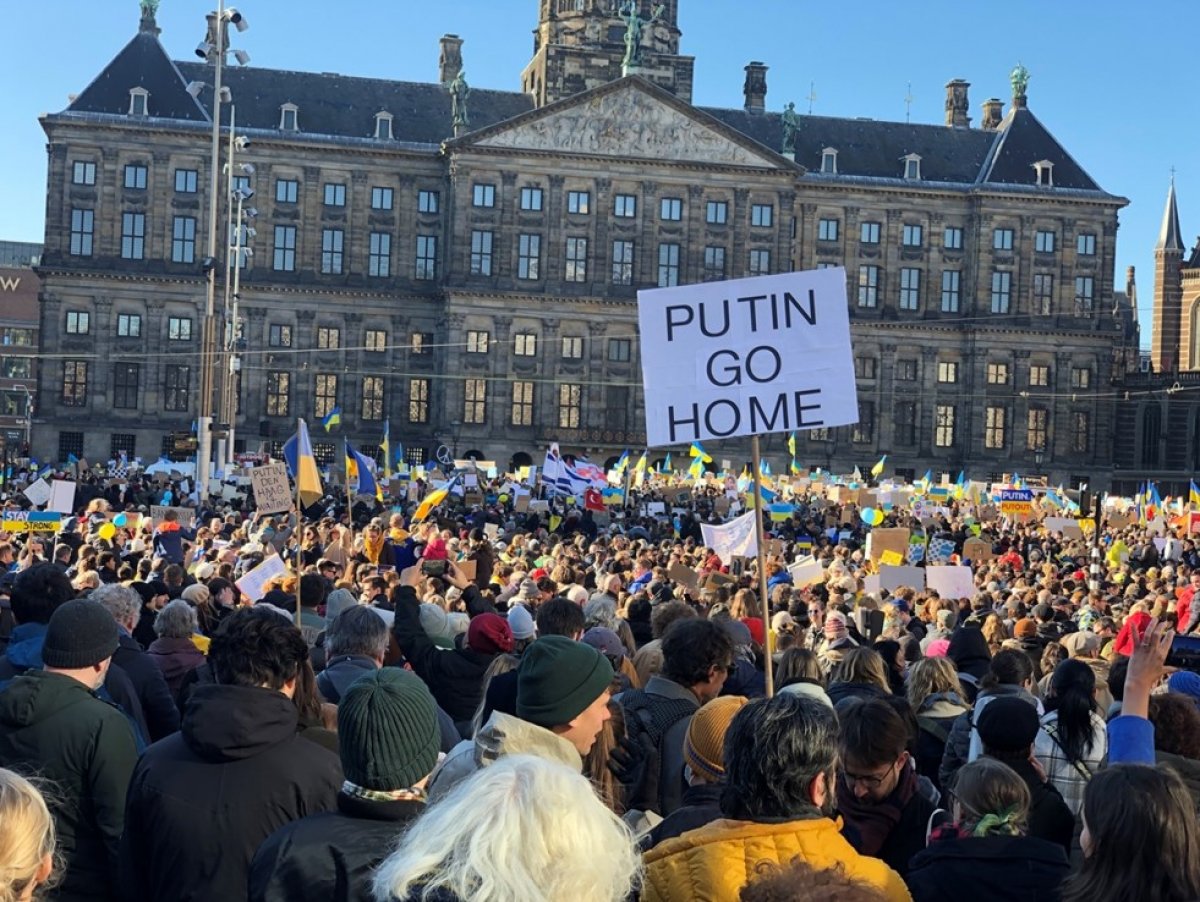 протест руско-украинска война украйна путин амстердам