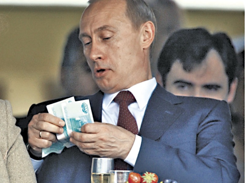 Путин вече не крие моногамната си любов към рублата.