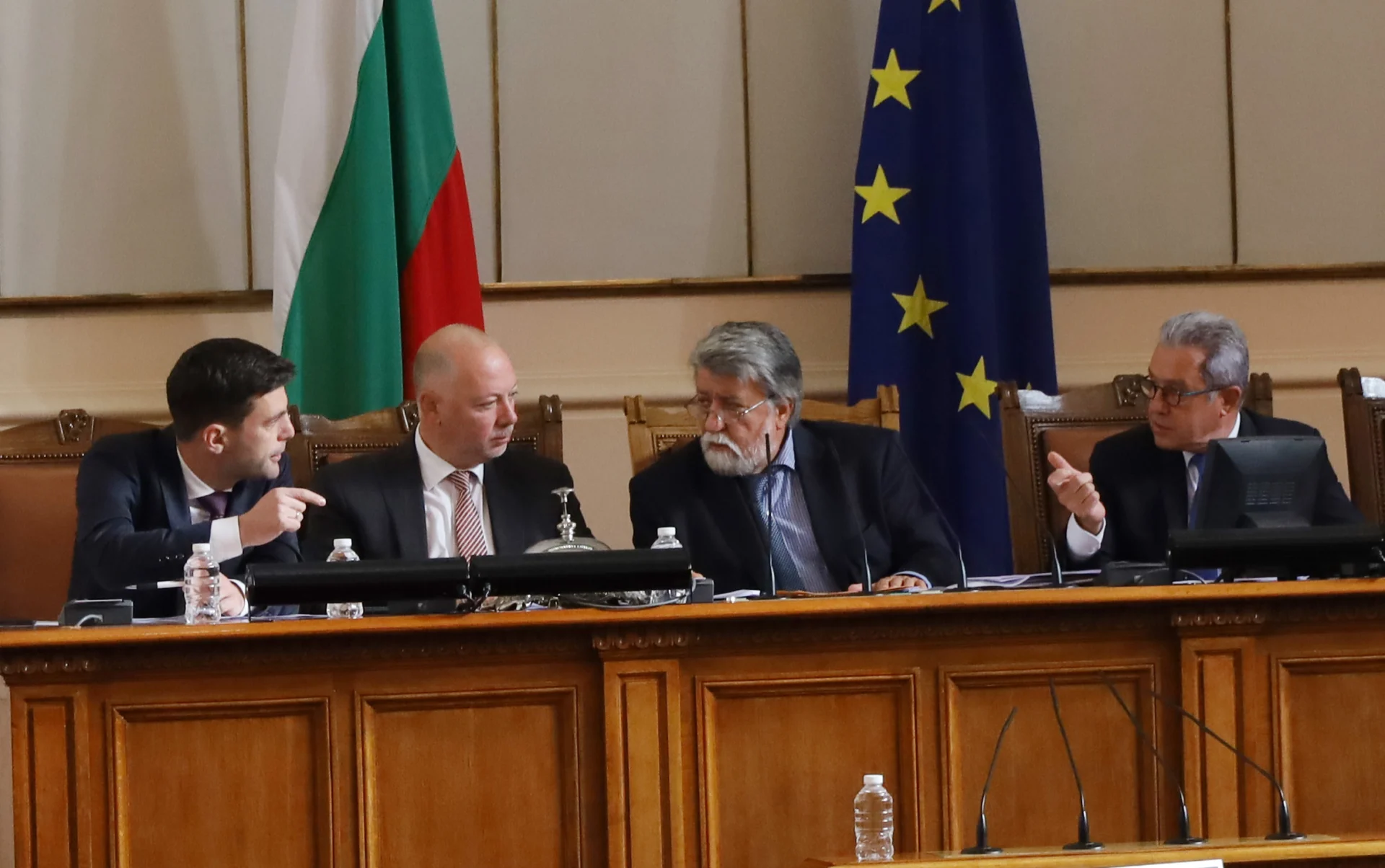Парламент заседание