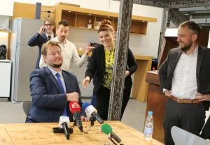 В Puzl CowOrKing министърът на икономиката Теодор Седларски се срещна с предприемачи