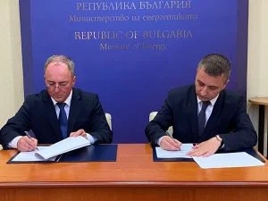 Министъра на енергетиката Александър Николов и изпълнителния директор на „КонтурГлобал Марица Изток 3“ Красимир Ненов