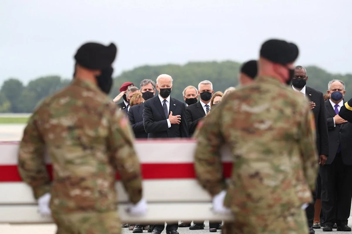 джо байдън военни (Ройтерс)