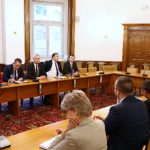 Представители "Възраждане" разговарят с представители на МЕЧ в сградата на Народното събрание