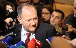Парламент Михаил Миков