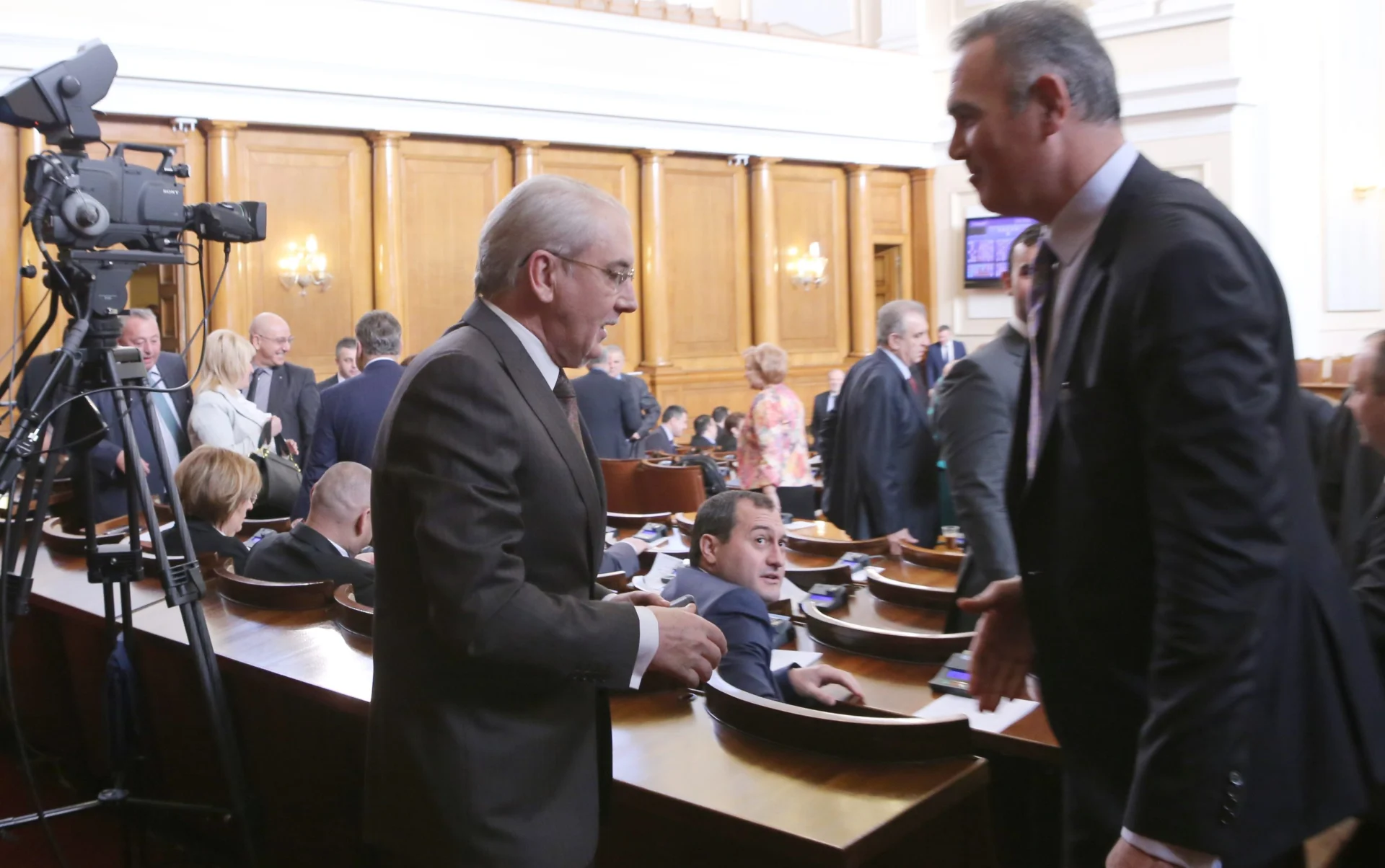 Парламент Лютви Местан