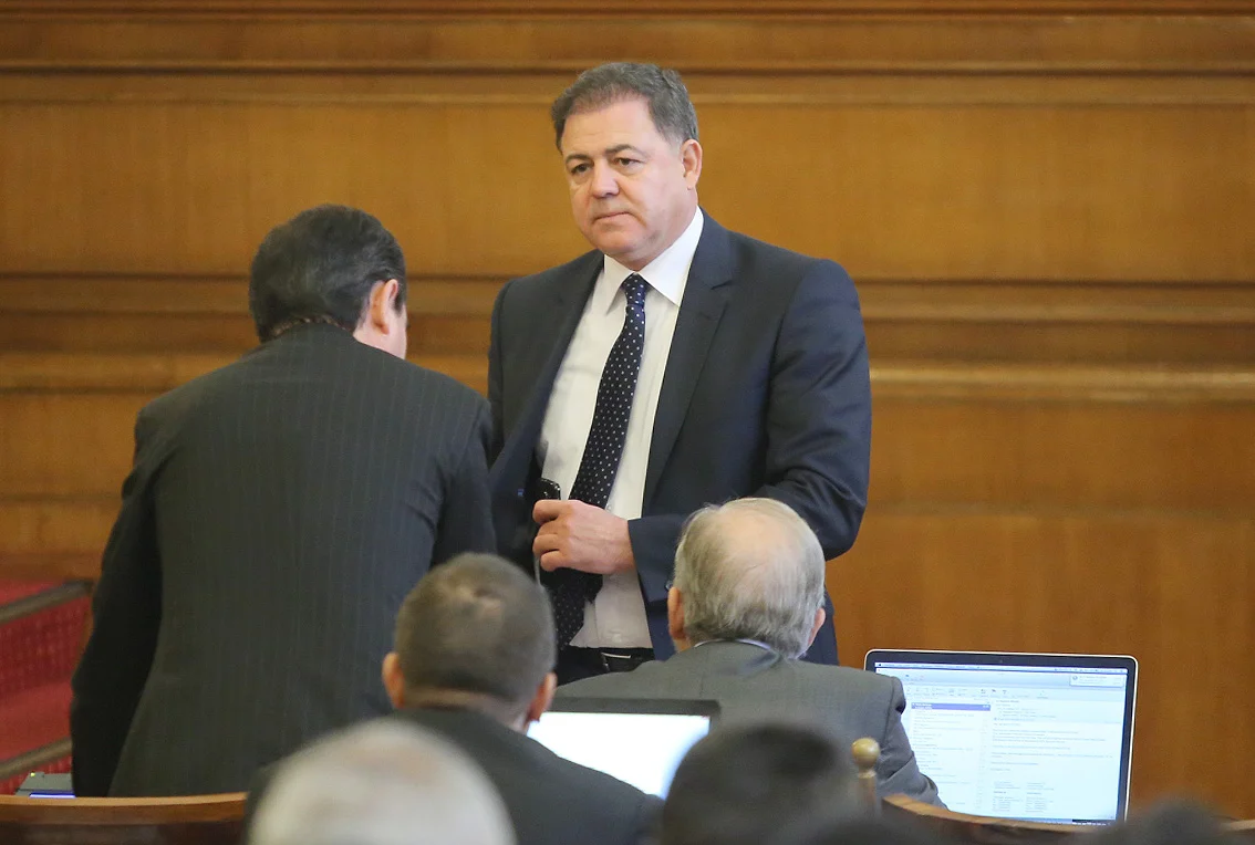 Парламент Николай Ненчев
