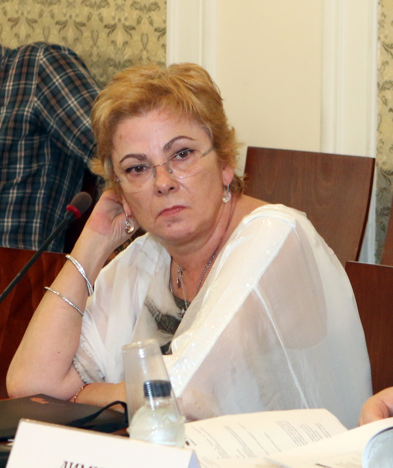Парламент комисия по икономическа политика изслушване на членове на КЗК Юлия Ненкова