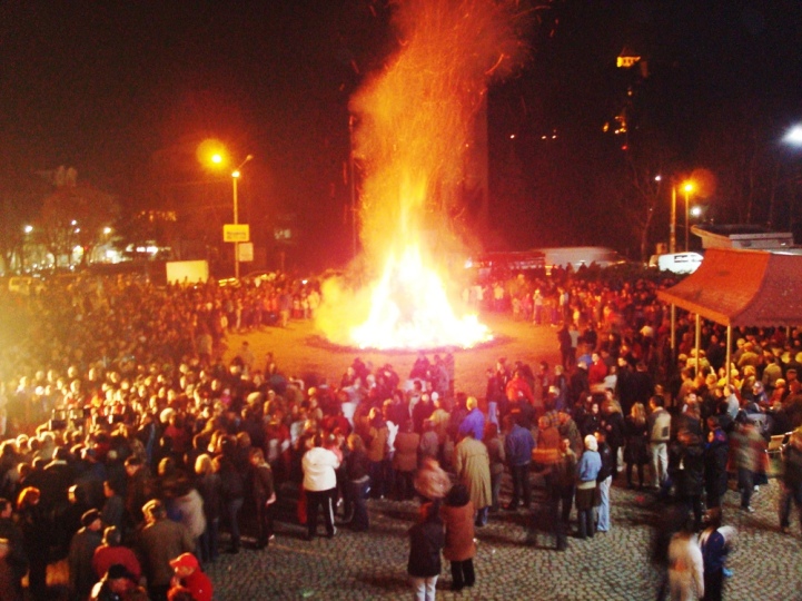 сирни заговезни огън