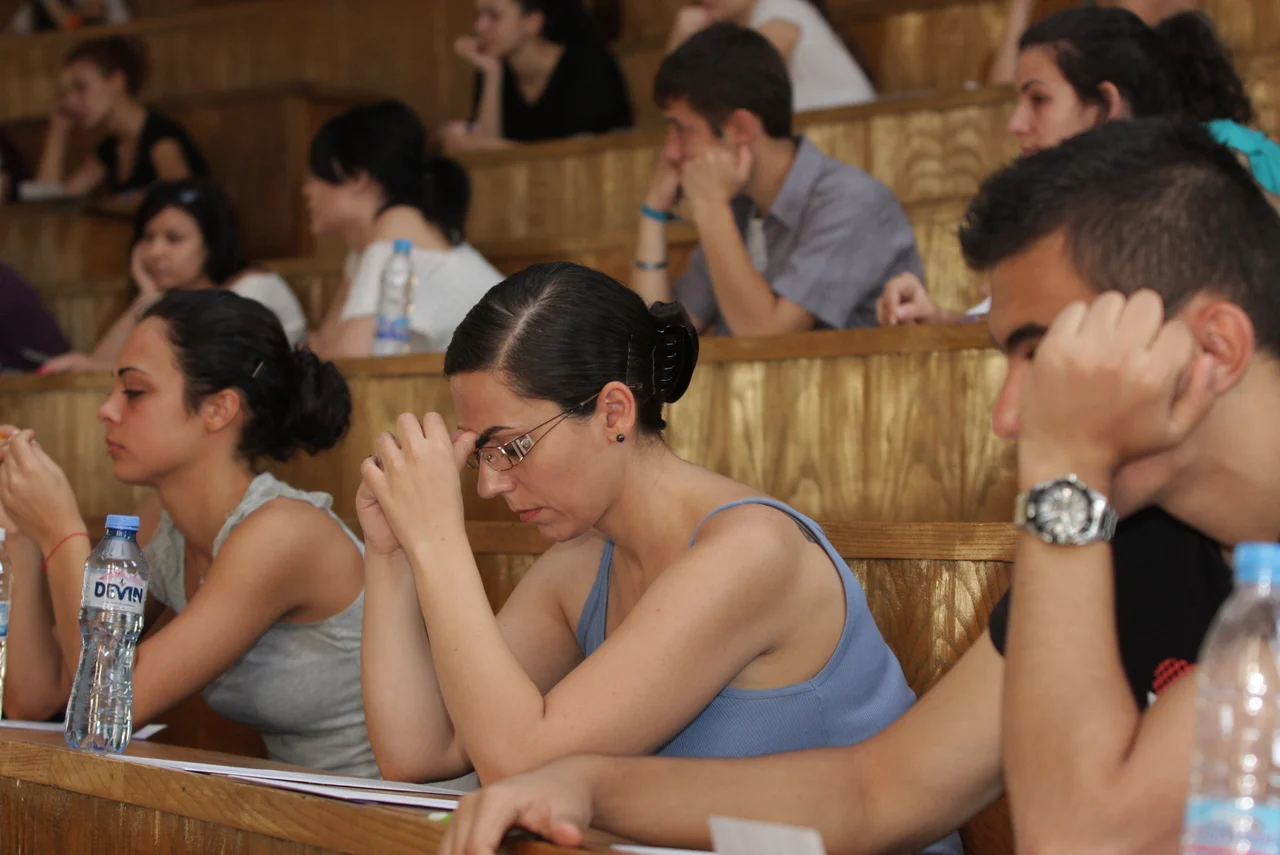 Изпит по литература СУ Климент Охридски