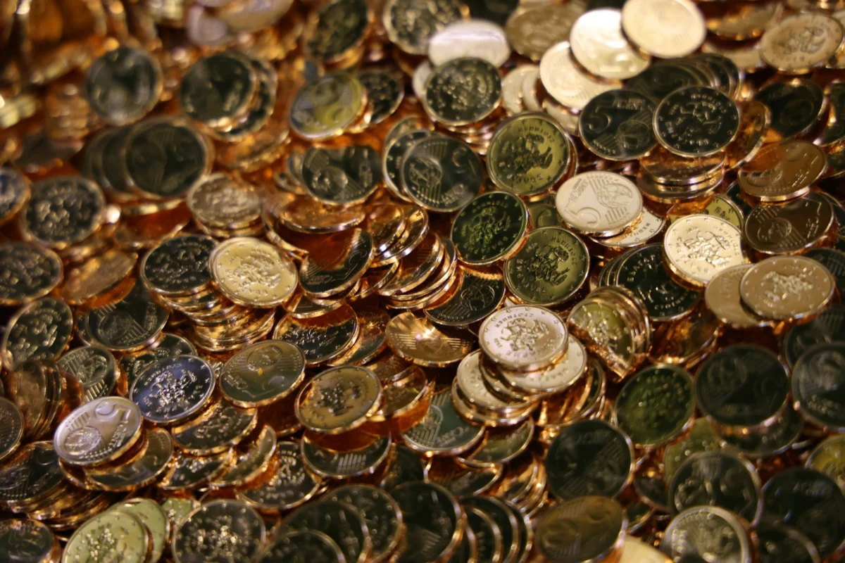 Недостигът на евромонети се оказва основното затруднение за малките магазини