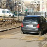 Легнал полицай гърбица пешеходна пътека