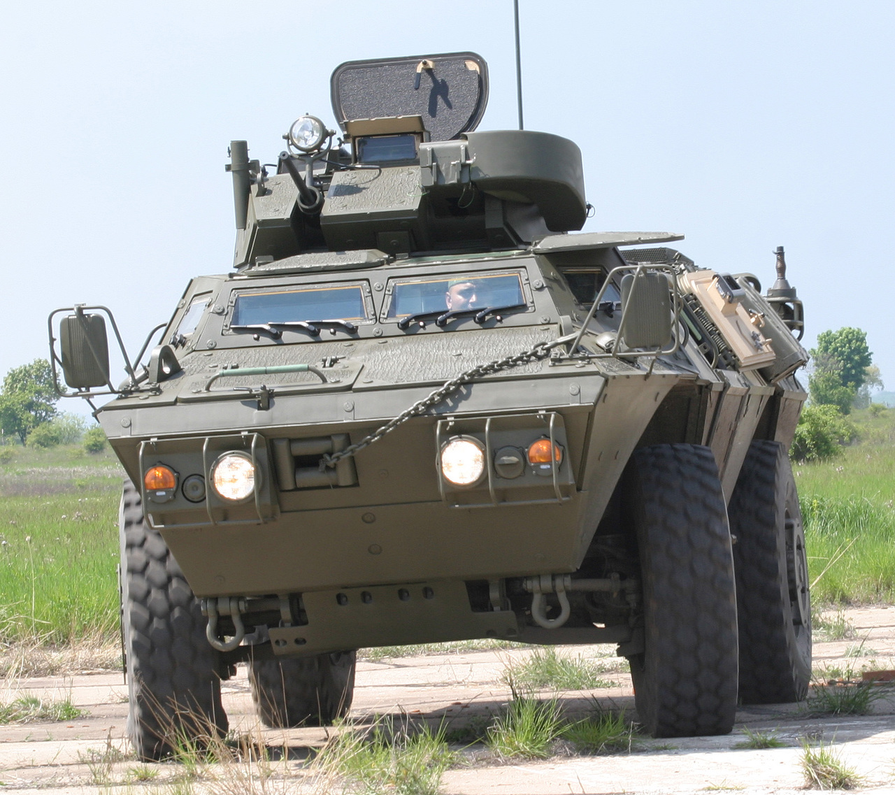 Представяне на нов танк военни войници полигон