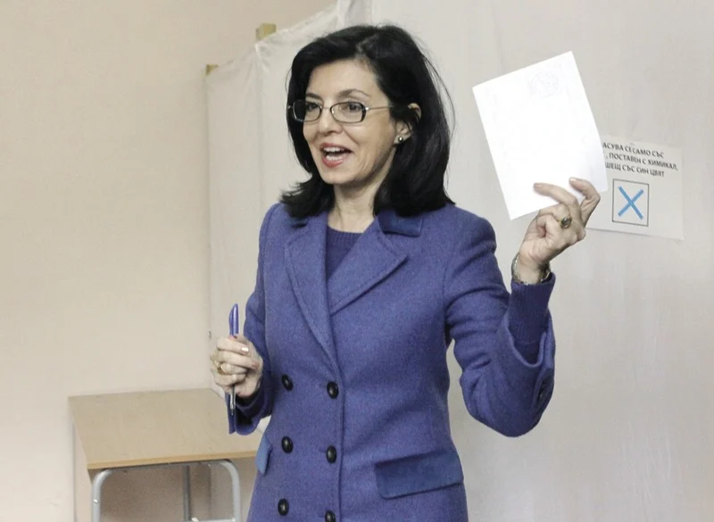 Заради партийни свади Меглена Кунева губи от авторитета си.