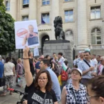 "Нямате белезници за всички": "Продължаваме промяната" с нов протест след решението на съда да остави Коцев в ареста