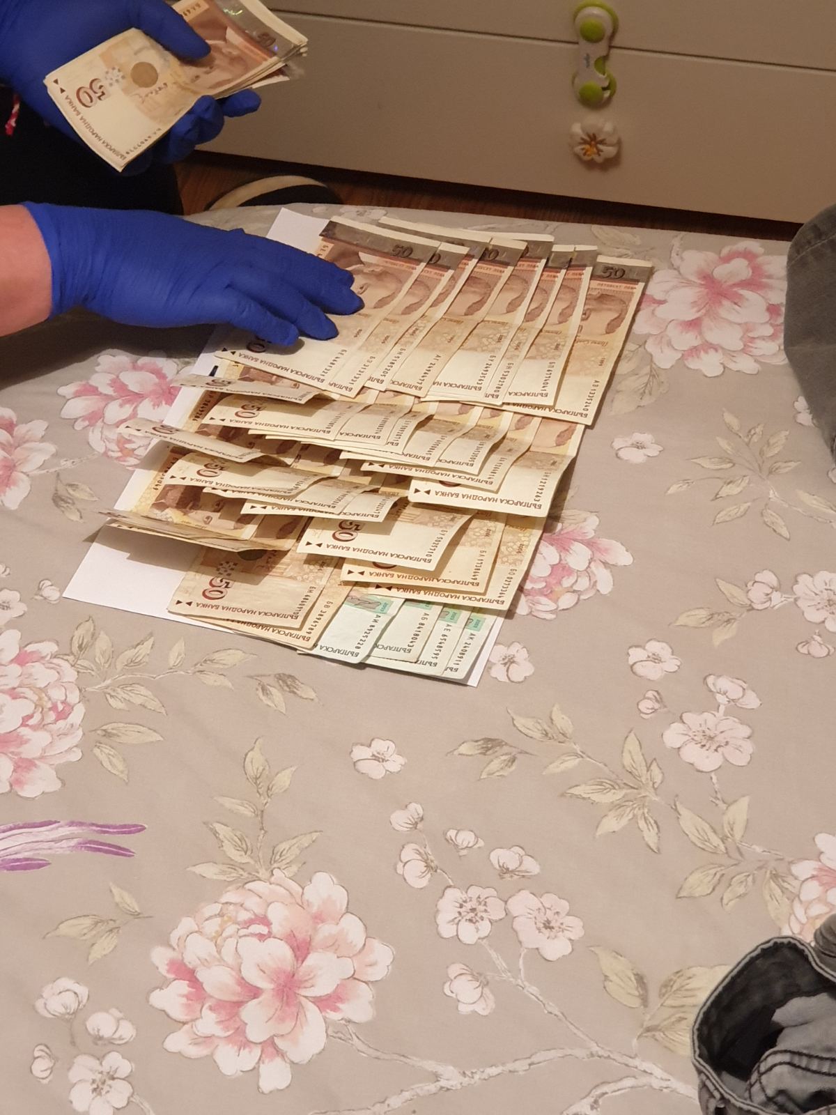 пари наркотици