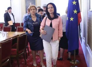 Парламент Карина Караиванова - изслушване на кандидата за председател на Комисията за финансов надзор. Менда Стоянова