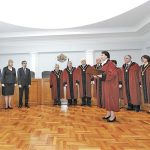 Конституционният съд вече изказа опасения от пряката политическа зависимост на служебния кабинет от президента.