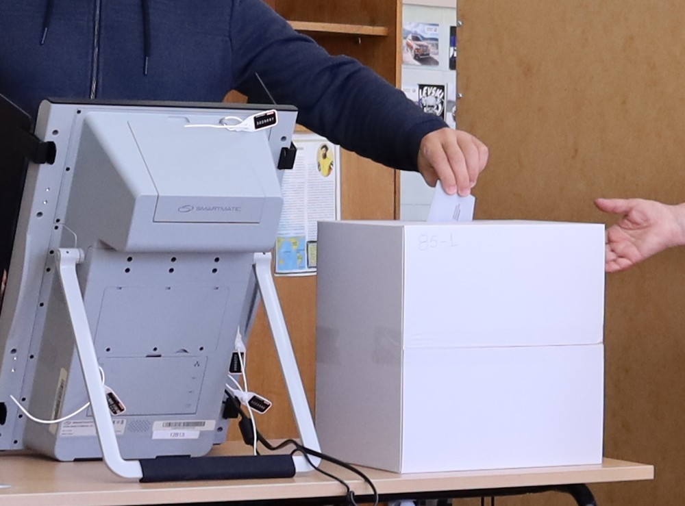 Избори 2022 машина за гласуване