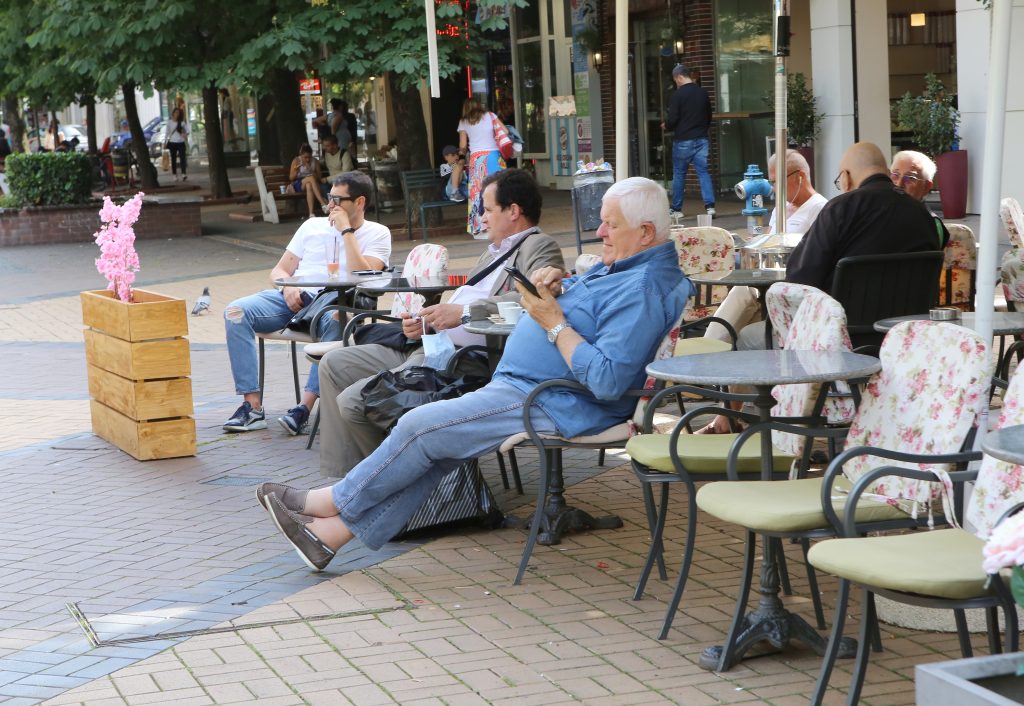 Една трета от българите оценяват изминалата 2025 година като добра