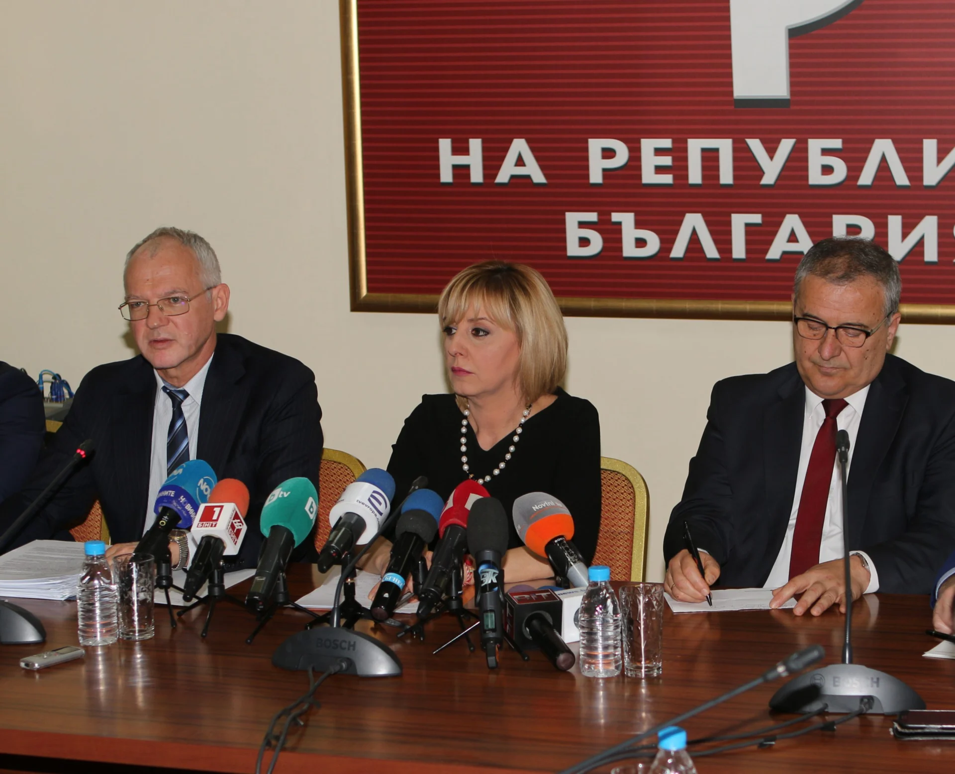 Пресконференция на Мая Манолова Васил Велев срещу американските централи
