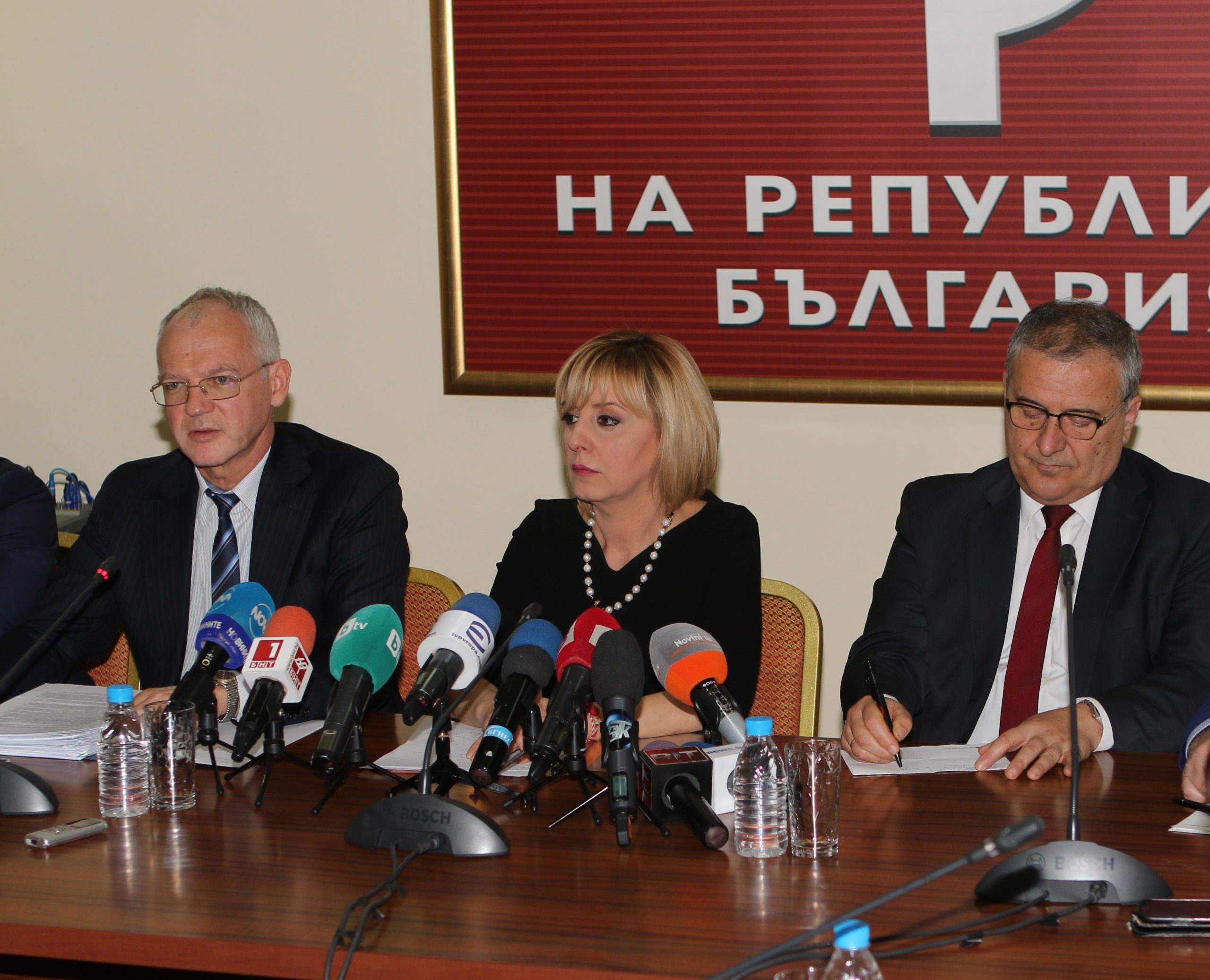Пресконференция на Мая Манолова Васил Велев срещу американските централи