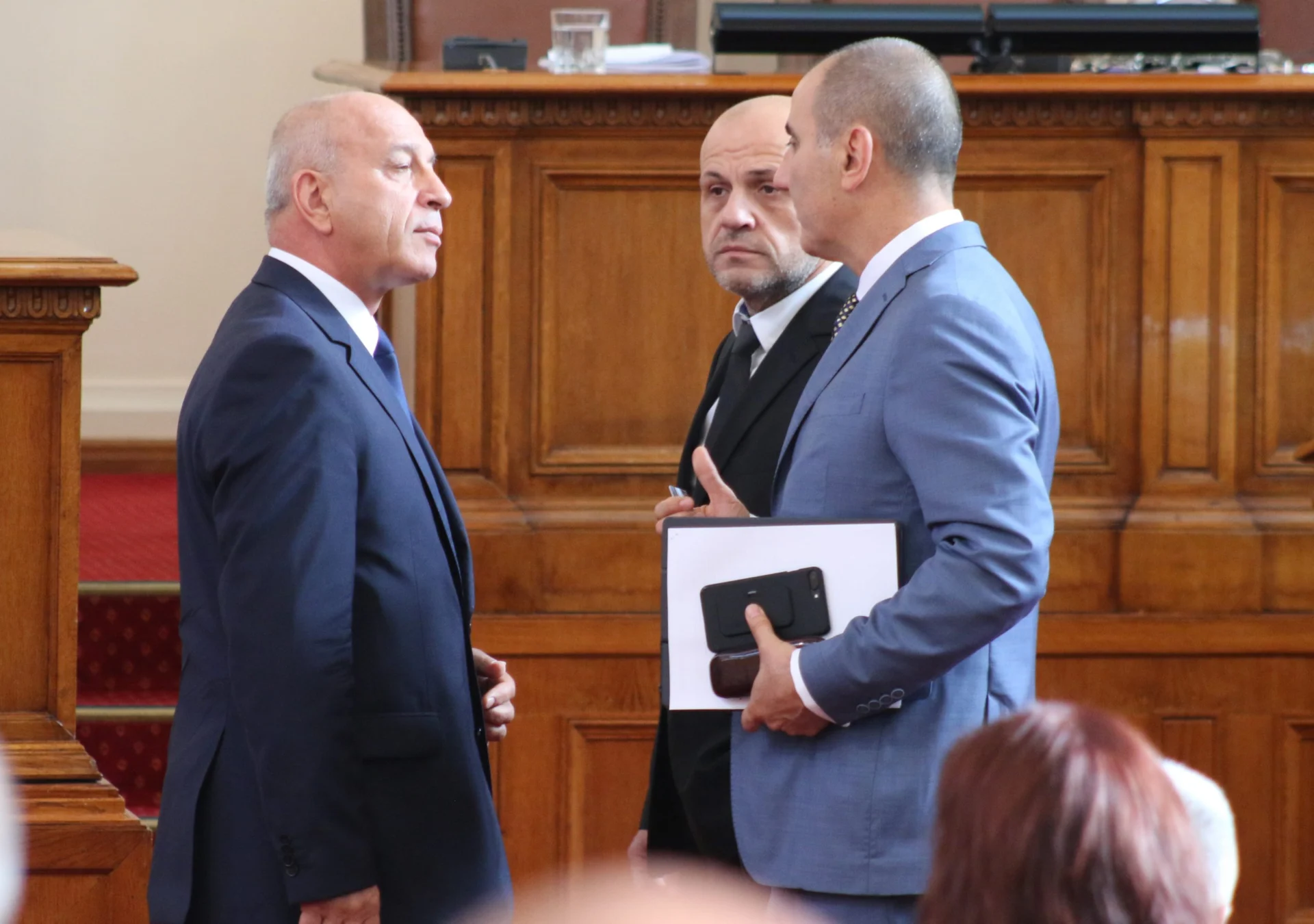 Парламент избор на нови министри