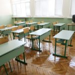 Майстор ремонтКласна стая училище, мъже учители, заплати, неучебен ден