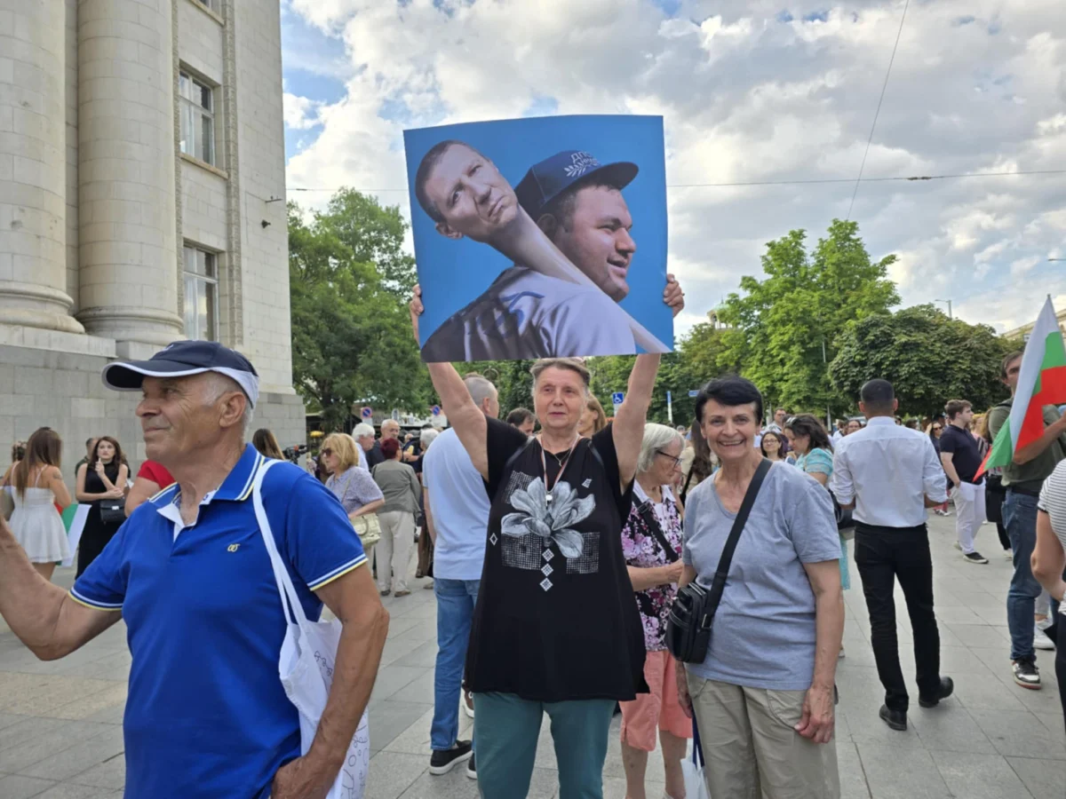 Има списък с 88 кметове на ПП-ДБ, които предстои да бъдат "опраскани", предупреди Ивайло Мирчев на протеста "Да свалим бухалките на дерибеите" 4 5c494986 4e3a 4ff0 b5b5 3b26e461780b