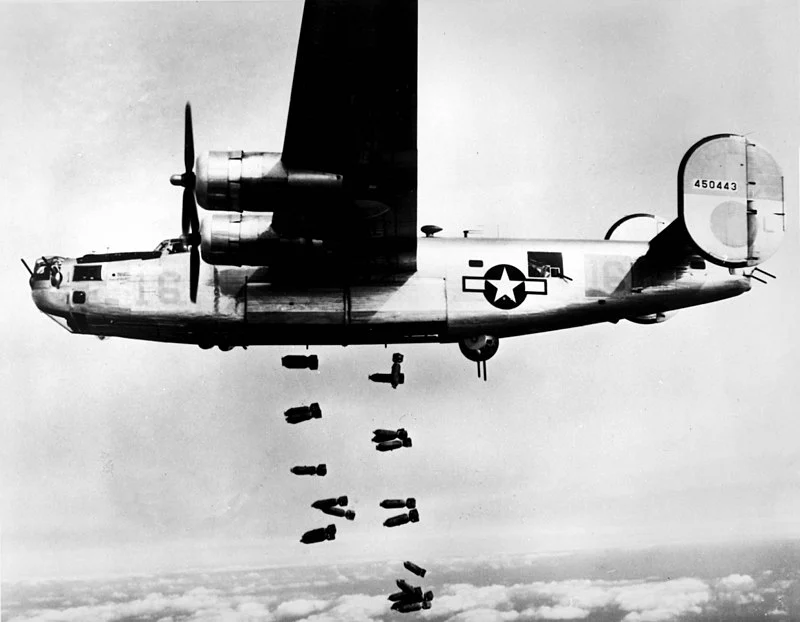 "Летяща крепост" Б-24 "Освободител" - "Консолидейтед B-24 "Либърейтър" (Consolidated B-24 Liberator) е тежък стратегически бомбардировач