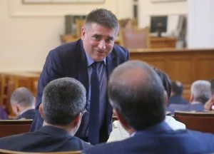 Парламент Данаил Кирилов