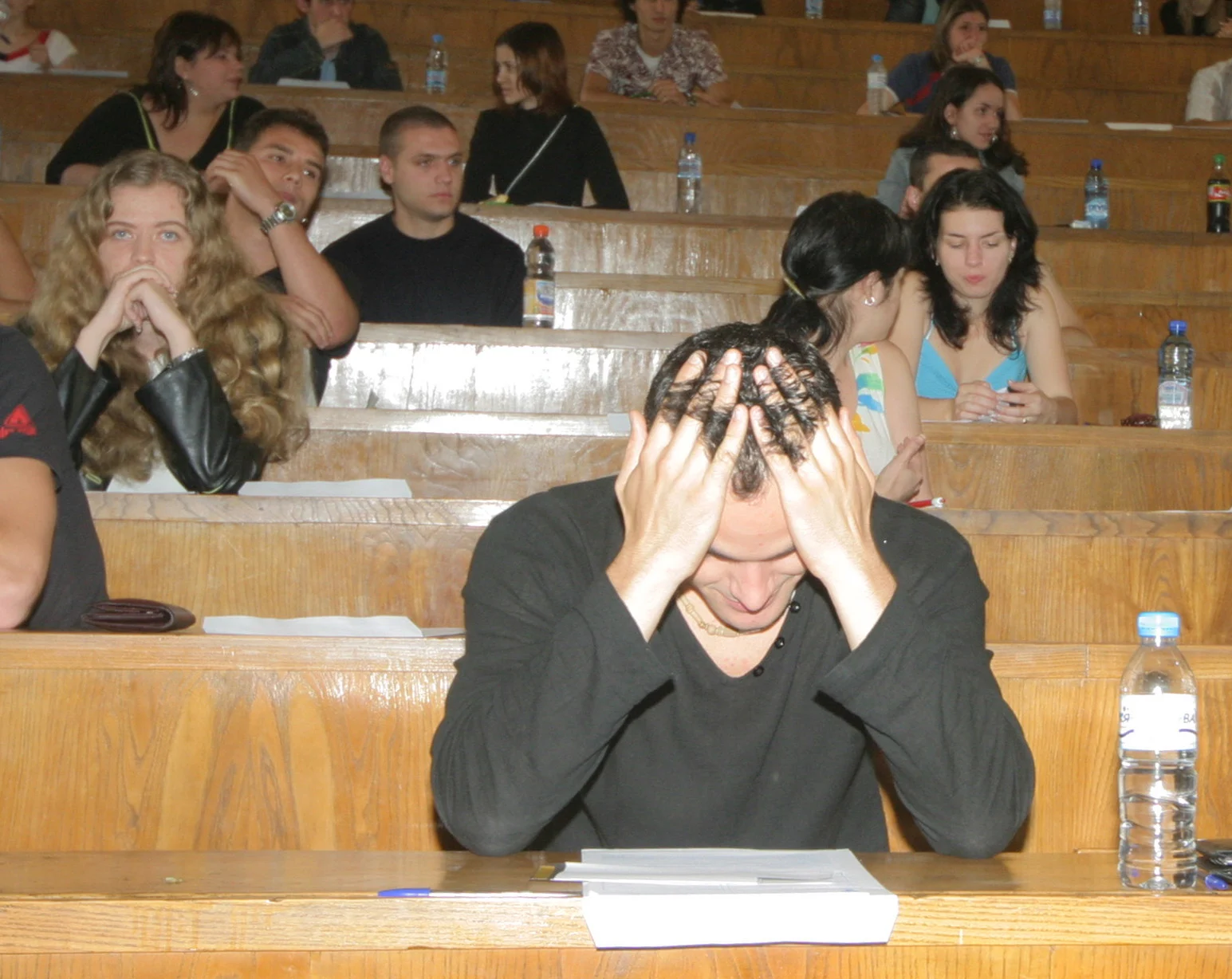 УниверситетСтуденти - изпит по литература