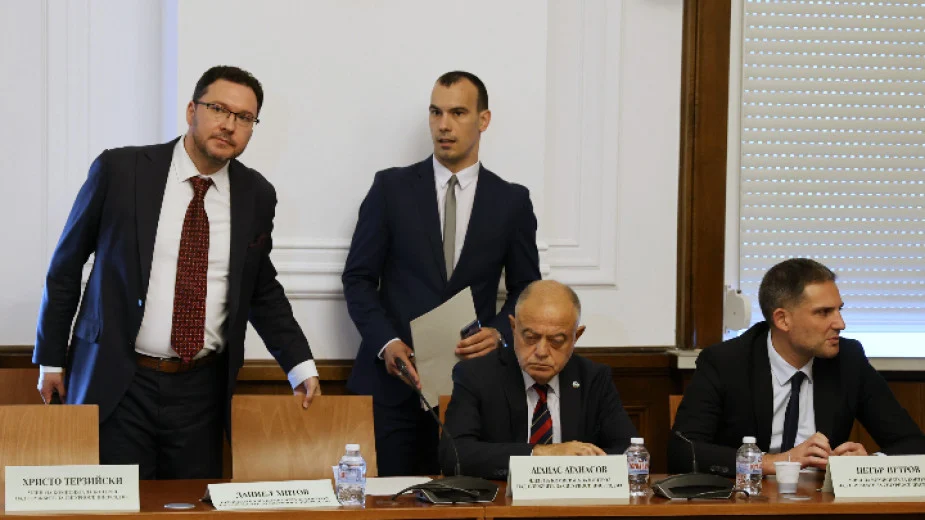 Даниел Митов (първи вляво) на Заседание на Комисията за контрол над службите за сигурност
