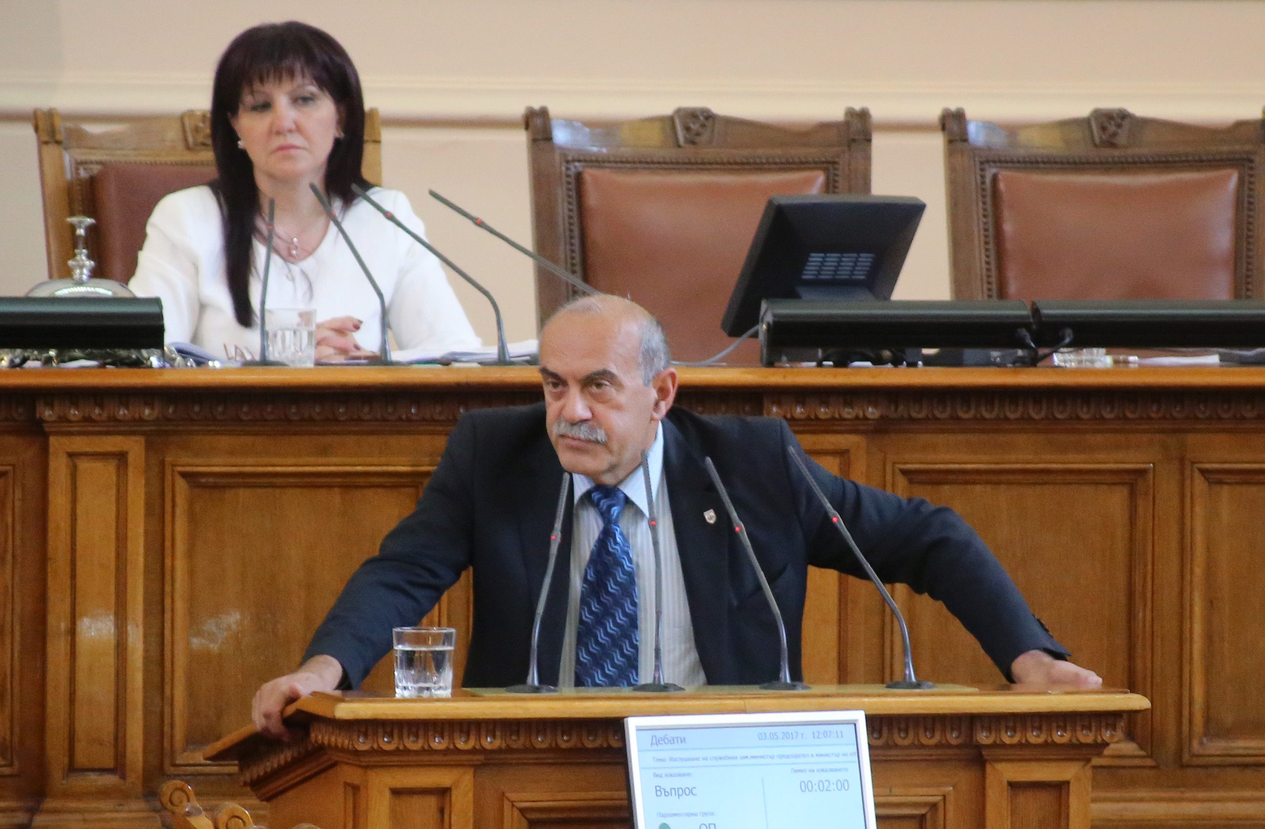 Парламент Павел Шопов