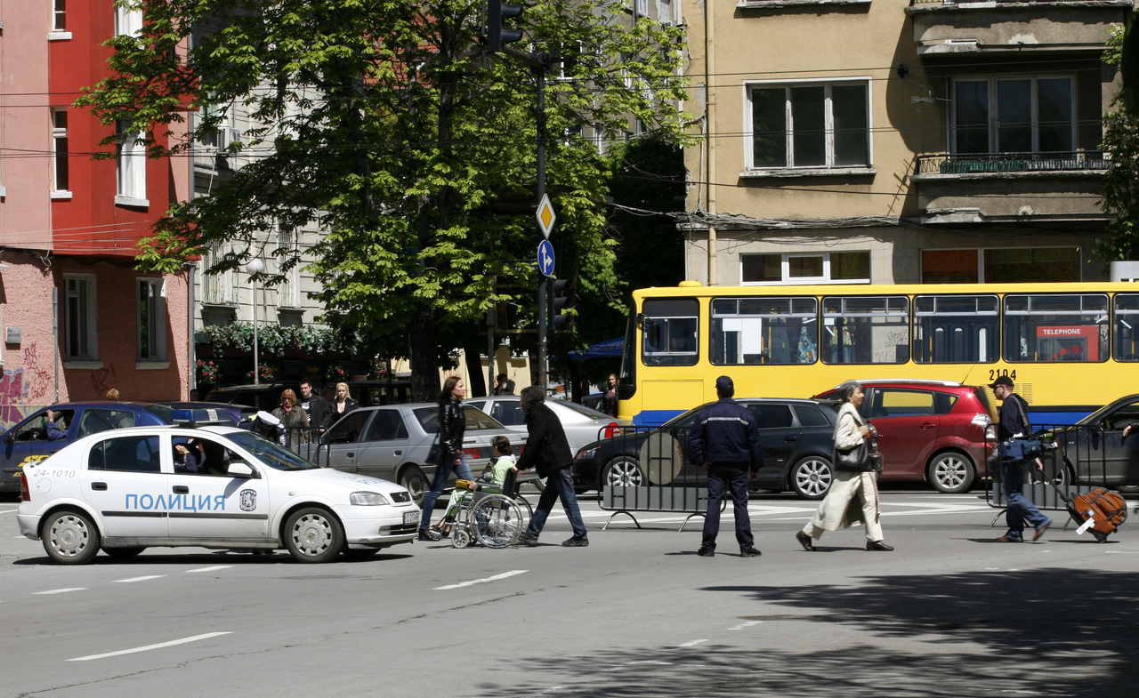 Полицаи охраняват Енергийната среща на върха