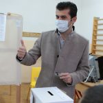 Кирил Петков гласува избори