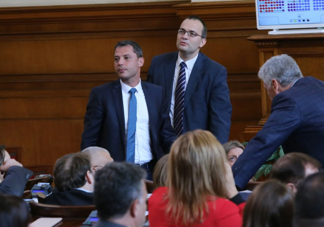 Парламент Делян Добрев