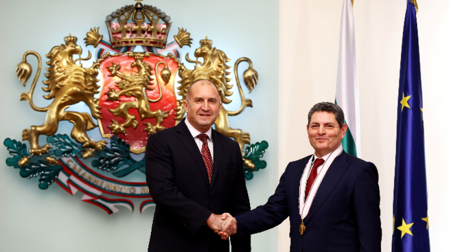 Президентът Радев удостои с орден "Мадарски конник" посланика на Алжир Месауд Мехила