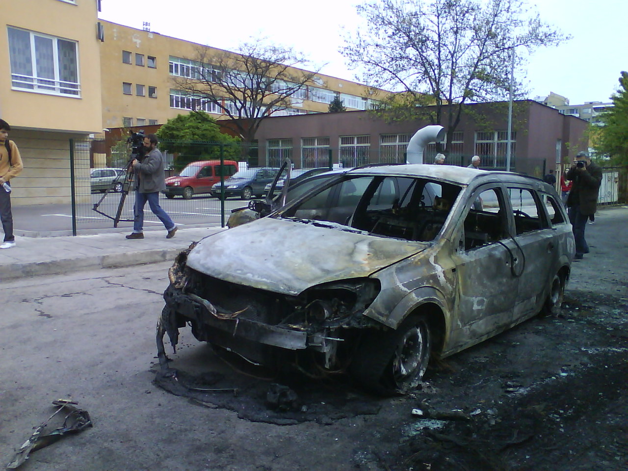 Изгорели коли автомобили пред 125 соу